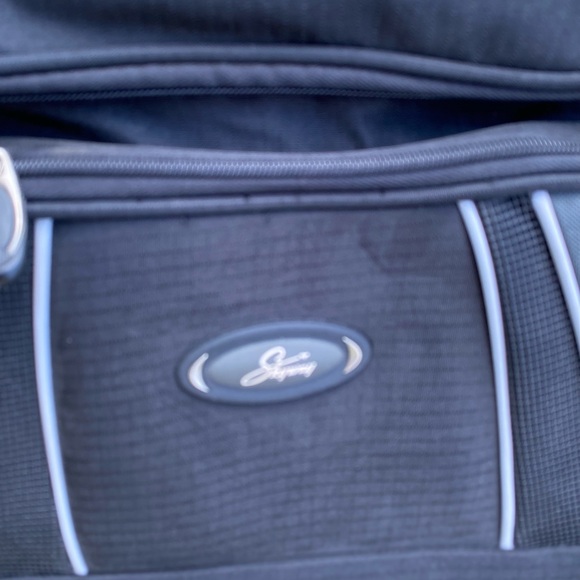 NEW Skyway - Black nylon overnight bag, Size: 25”W x 11”H x 7”D - Picture 6 of 14